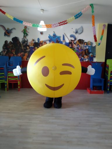 EMOTICONO GUIÑANDO